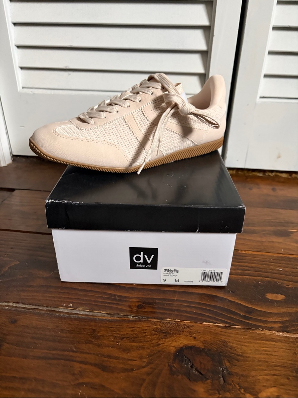 New DV by Dolce Vita fashion sneakers 9